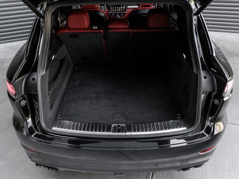 Certified 2023 Porsche Cayenne Platinum Edition AWD/4WD image 28