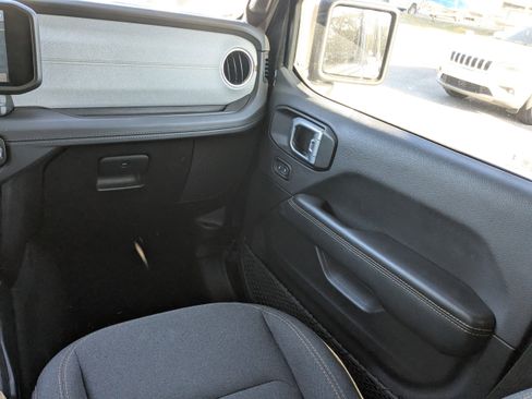 Used 2024 Jeep Wrangler Unlimited Sahara w/ Safety Group AWD/4WD image 19