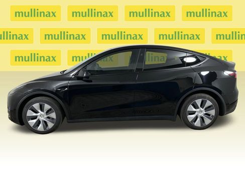 Used 2024 Tesla Model Y Long Range image 11