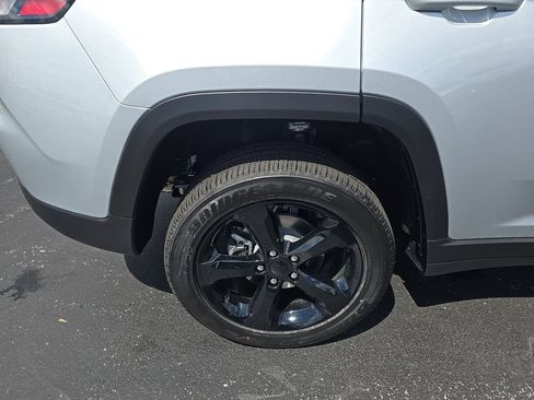 New 2025 Jeep Grand Cherokee Altitude image 11