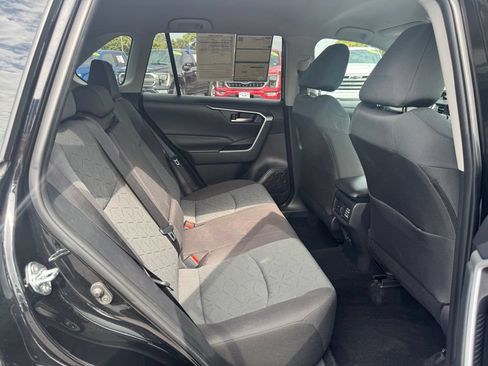 Used 2025 Toyota RAV4 XLE AWD/4WD image 19