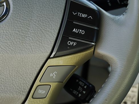 Used 2011 Toyota Avalon FWD image 35