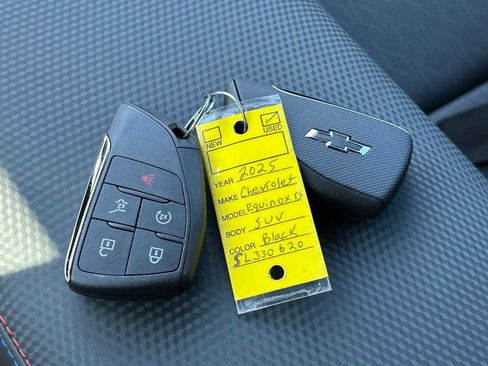 Used 2025 Chevrolet Equinox RS FWD image 52