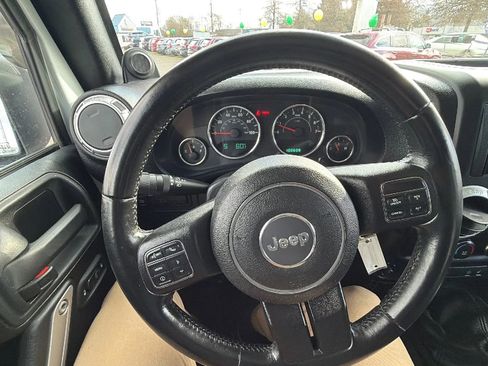 Used 2012 Jeep Wrangler Unlimited Rubicon w/ Connectivity Group image 19