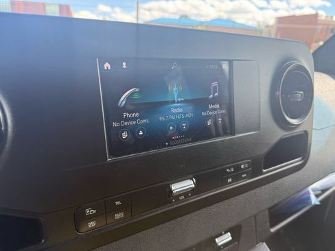 Used 2019 Mercedes-Benz Sprinter 2500 image 25