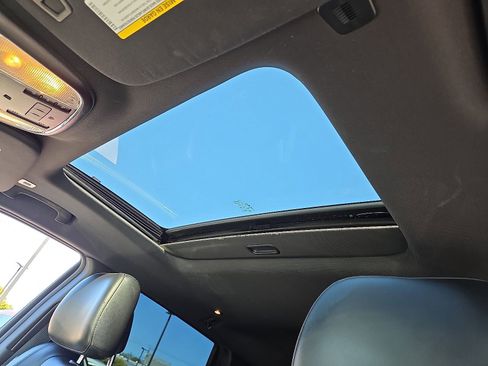 Used 2019 Jeep Grand Cherokee Limited image 15