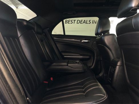 Used 2018 Chrysler 300 S w/ 300S Premium Group RWD image 10