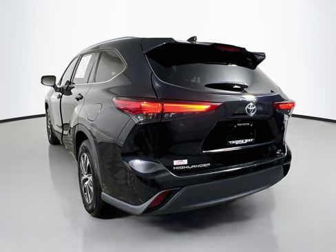 Used 2021 Toyota Highlander XLE FWD image 8