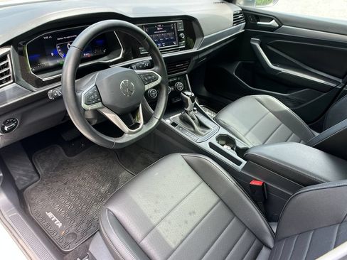 Used 2023 Volkswagen Jetta SE w/ Panoramic Sunroof Package FWD image 10