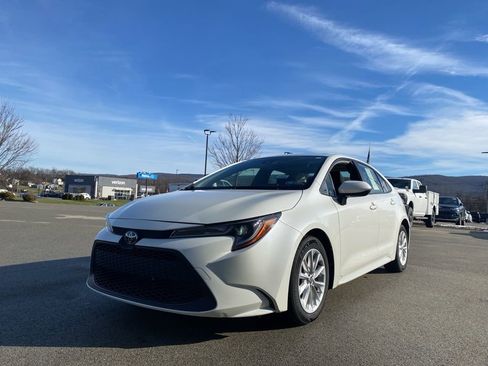 Used 2020 Toyota Corolla LE image 5