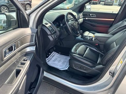 Used 2019 Ford Explorer XLT w/ Equipment Group 202A AWD/4WD image 11