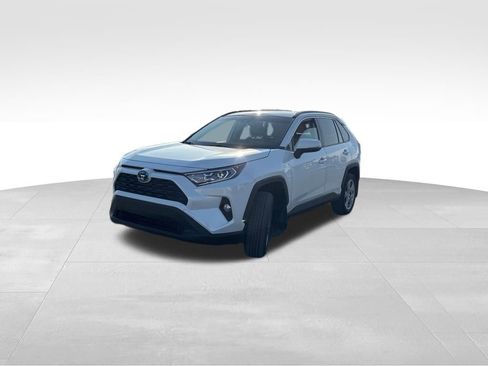 Used 2021 Toyota RAV4 XLE Premium image 4