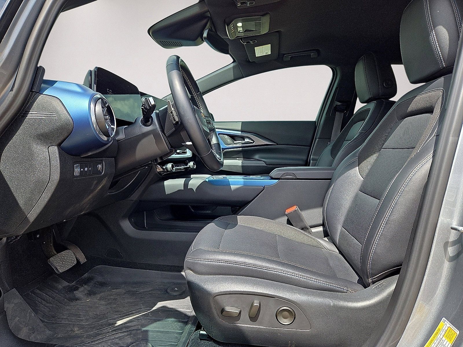 Used 2024 Chevrolet Equinox EV LT FWD image 23