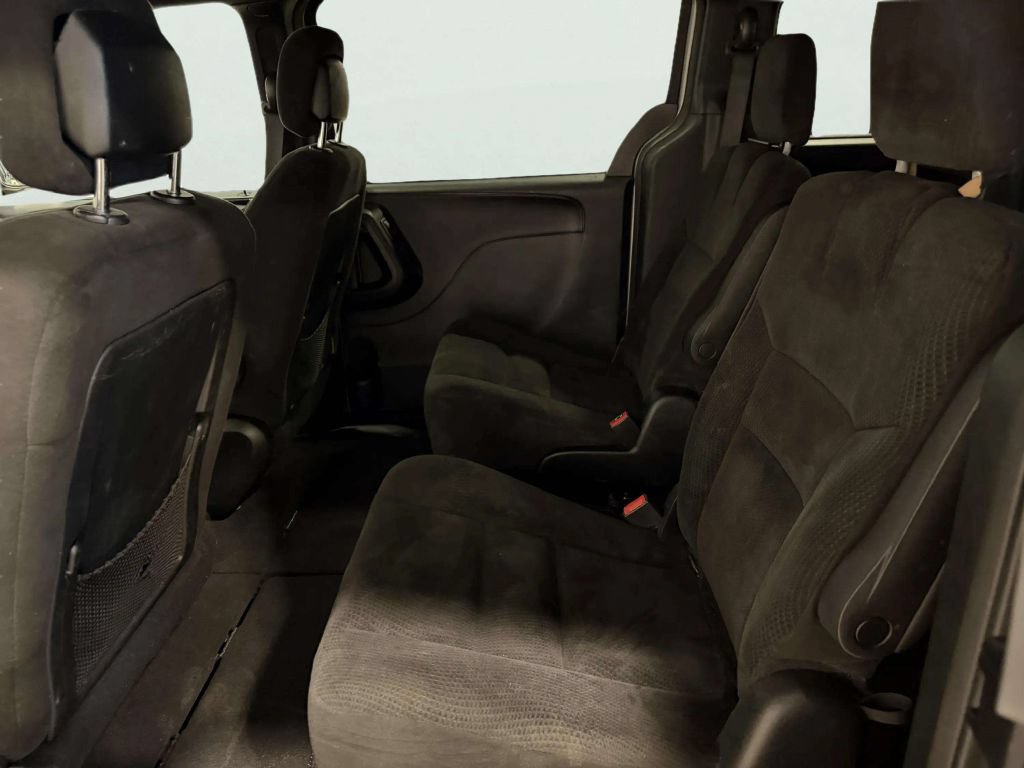 Used 2016 Dodge Grand Caravan SE FWD image 17