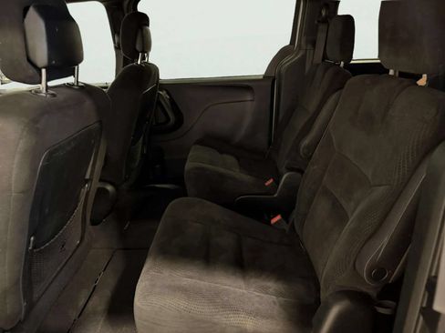 Used 2016 Dodge Grand Caravan SE FWD image 17