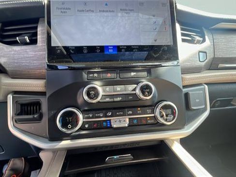 Used 2024 Ford Expedition Limited AWD/4WD image 16