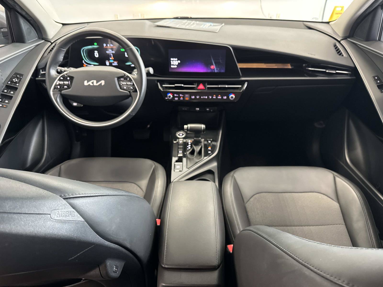 Used 2023 Kia Niro EX FWD image 8