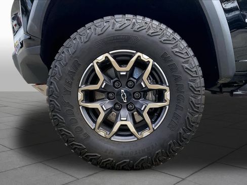 Used 2024 Chevrolet Colorado ZR2 w/ Safety Package AWD/4WD image 11