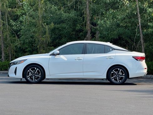 Used 2024 Nissan Sentra SV FWD image 3