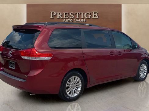 Used 2012 Toyota Sienna XLE FWD image 12