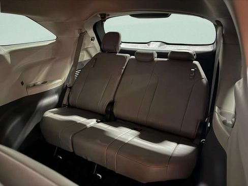 Used 2022 Toyota Sienna XLE FWD image 27