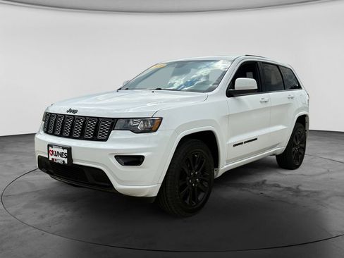 Used 2020 Jeep Grand Cherokee Altitude AWD/4WD image 4