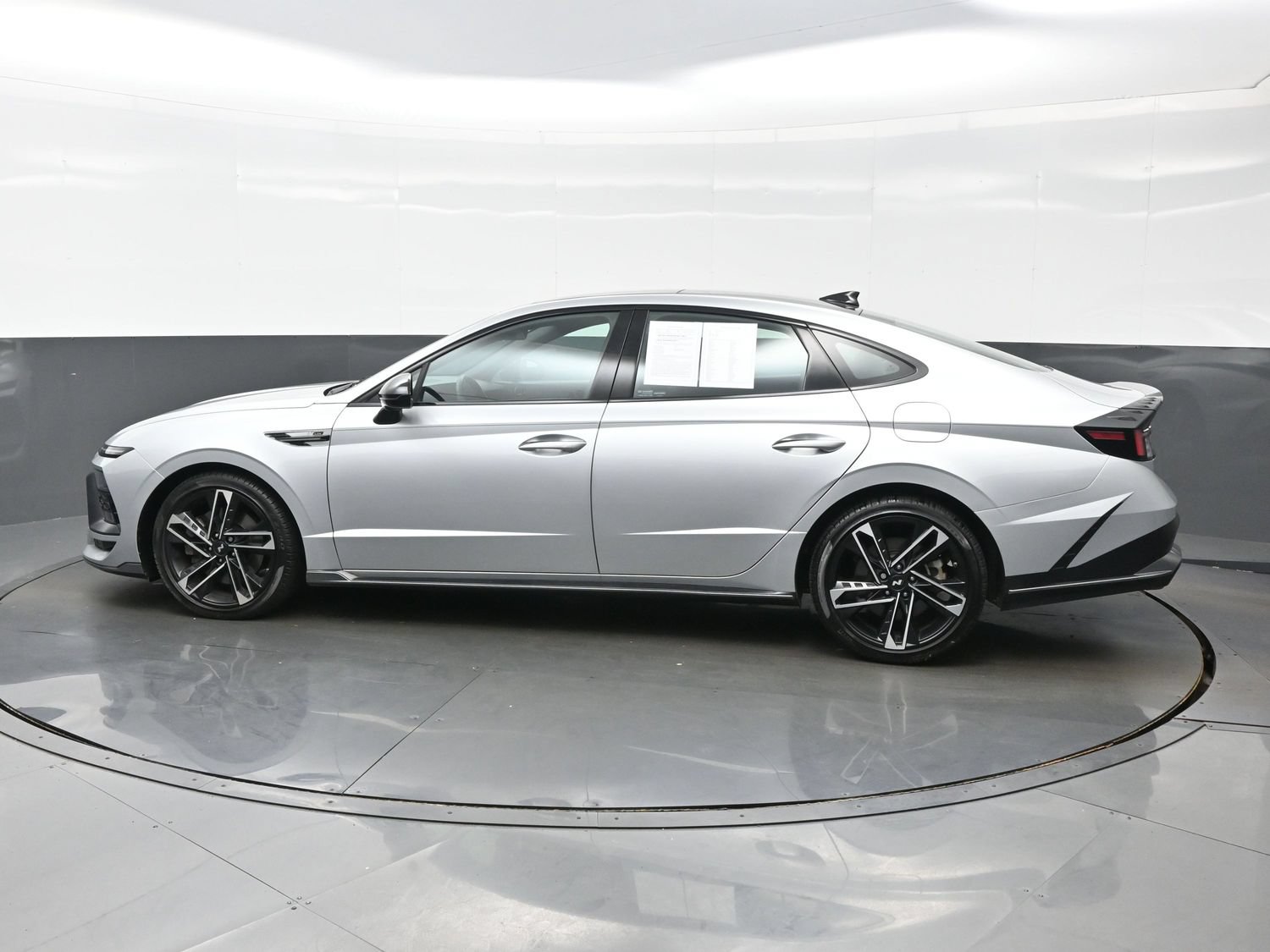 Certified 2025 Hyundai Sonata N Line FWD image 3