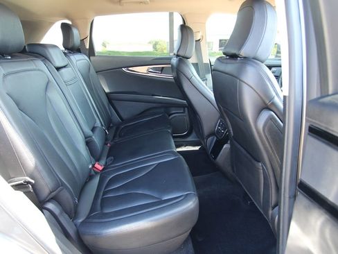 Used 2023 Lincoln Nautilus FWD w/ Premium Package image 9