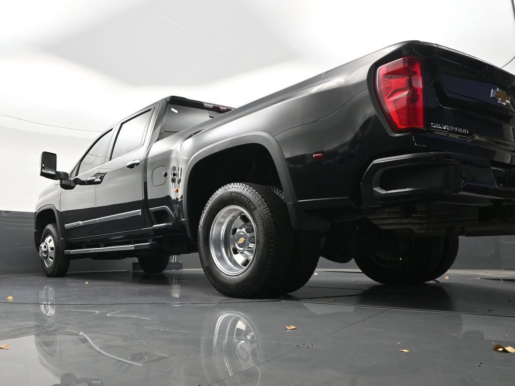 Used 2026 Chevrolet Silverado 3500 High Country w/ High Country Premium Package AWD/4WD image 29