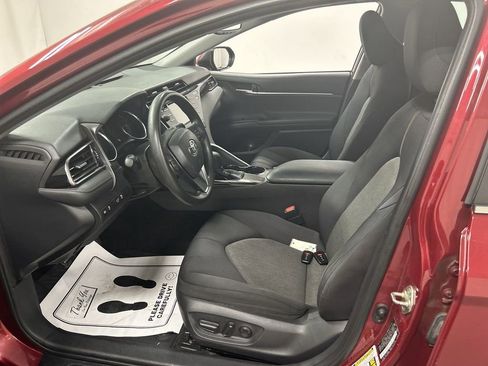 Used 2019 Toyota Camry LE w/ Convenience Package FWD image 9