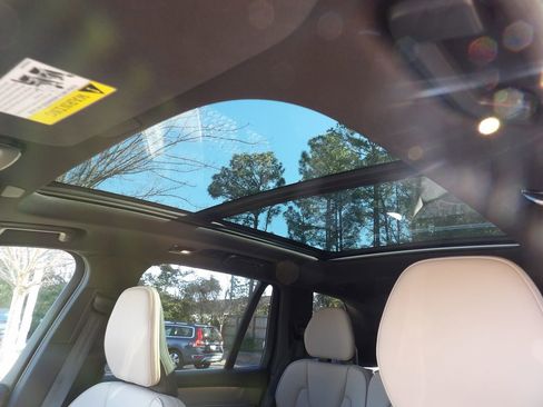 Certified 2025 Volvo XC90 B5 Core image 18