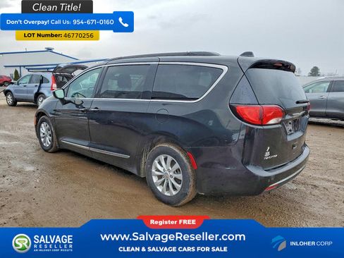 Used 2017 Chrysler Pacifica Touring-L image 3