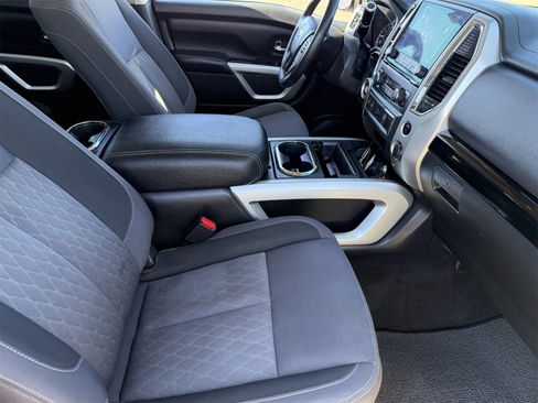 Used 2020 Nissan Titan SV w/ SV Convenience Package image 12