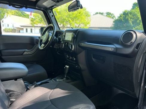 Used 2017 Jeep Wrangler Sport AWD/4WD image 13
