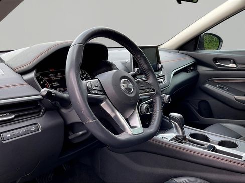 Used 2019 Nissan Altima 2.5 SR w/ SR Premium Package image 18