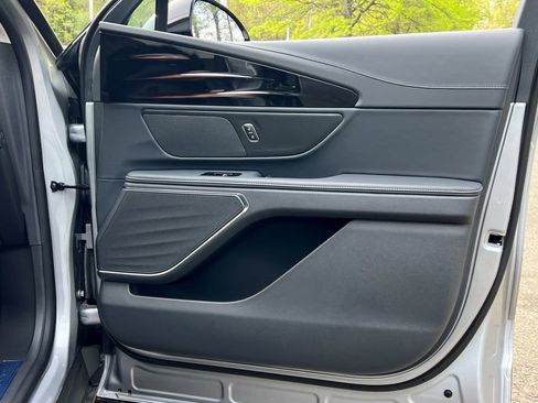 New 2026 Lincoln Nautilus Premier image 5