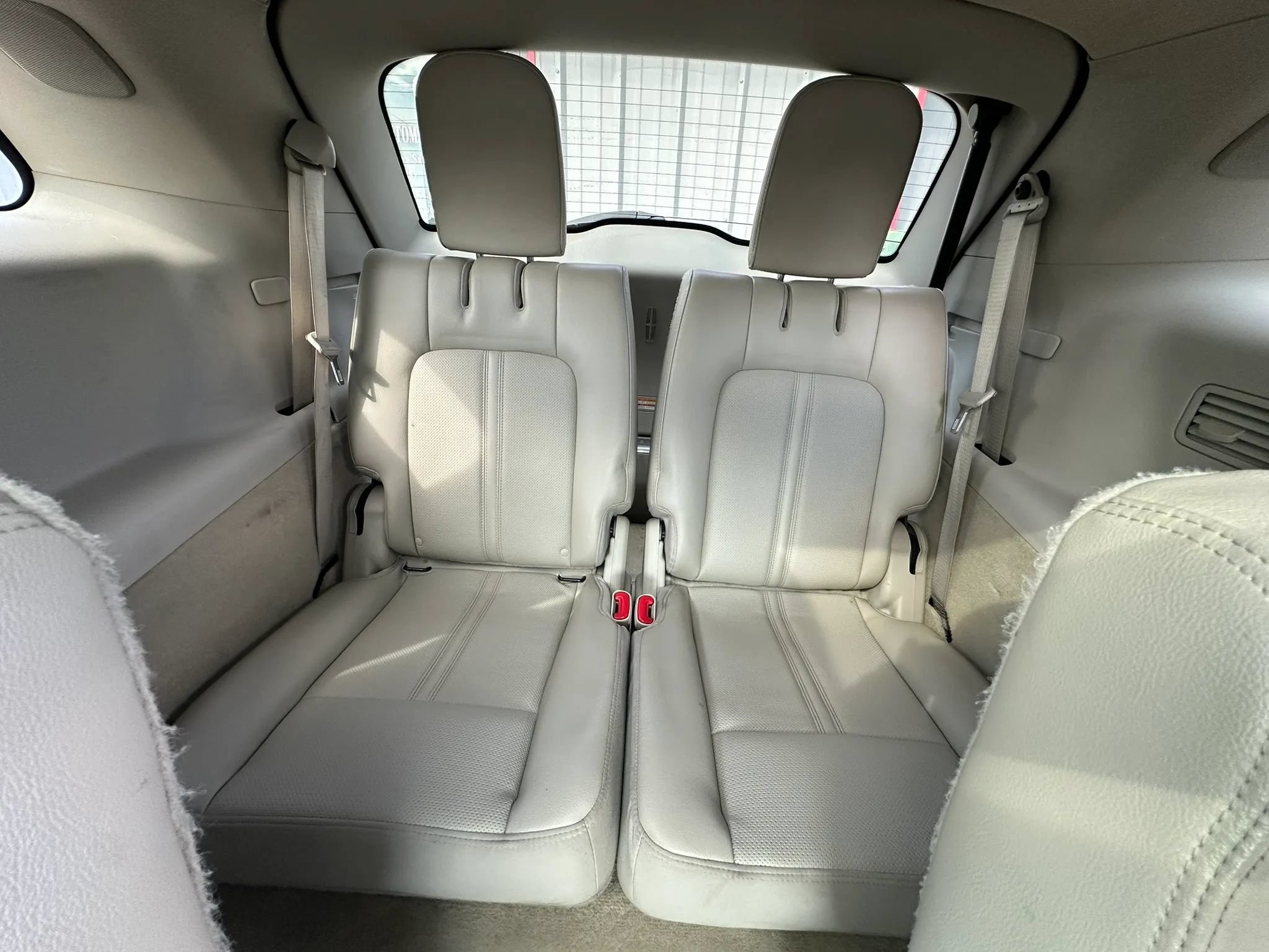 Used 2012 Lincoln MKT AWD image 17