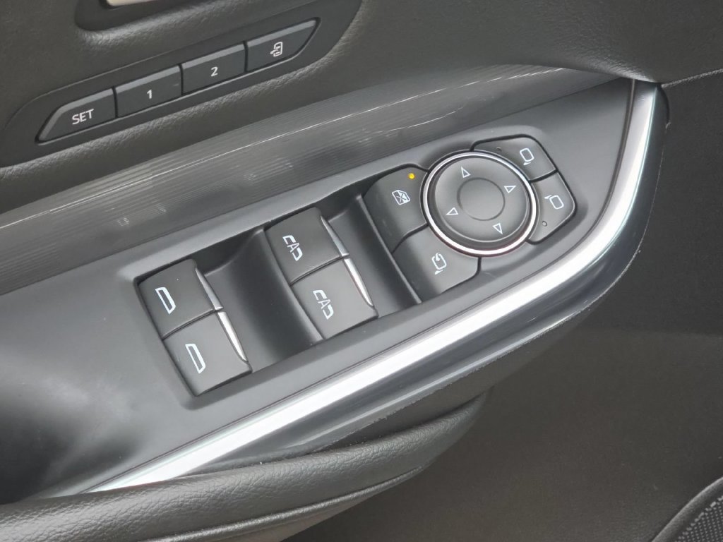 Used 2025 Cadillac XT4 Premium Luxury AWD/4WD image 13