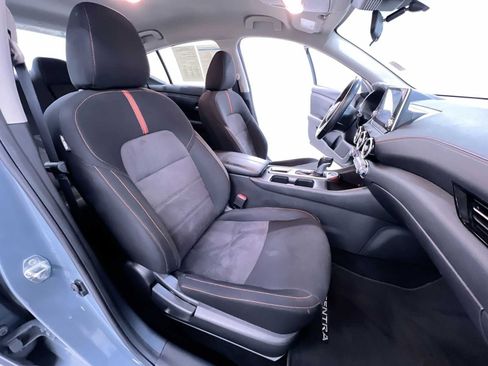 Used 2025 Nissan Sentra SR FWD image 36