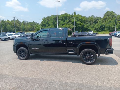 Used 2024 GMC Sierra 2500 AT4 w/ AT4 Premium Plus Package AWD/4WD image 3