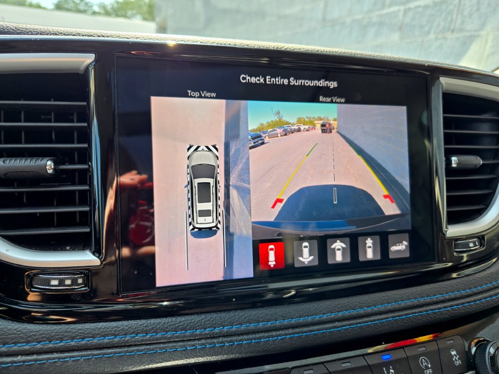 Used 2021 Chrysler Pacifica Touring-L w/ Uconnect Theater Family Group AWD/4WD image 27