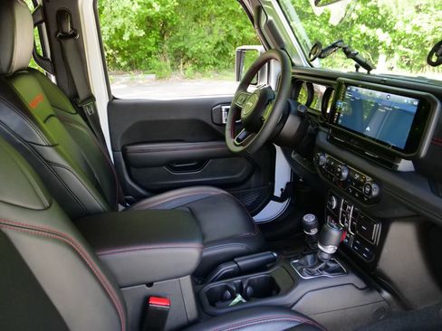 Used 2024 Jeep Wrangler Unlimited Rubicon AWD/4WD image 50