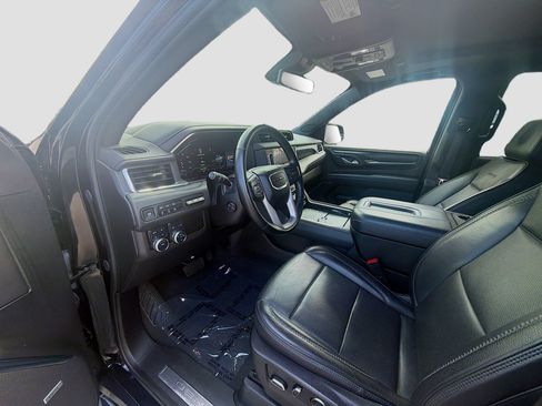 Used 2024 GMC Yukon XL Denali AWD/4WD image 9