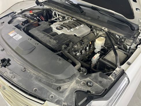 Used 2017 Cadillac Escalade Platinum image 12