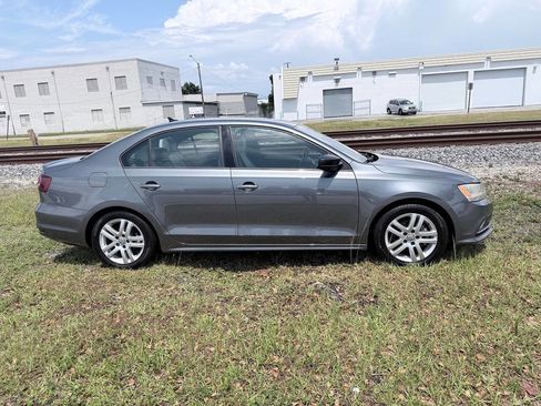 Used 2016 Volkswagen Jetta Sport FWD image 9