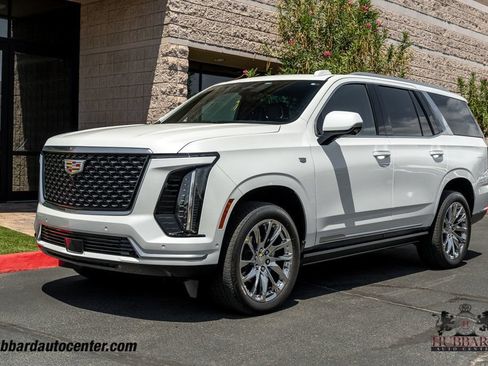 Used 2025 Cadillac Escalade Premium Luxury w/ Touring Package AWD/4WD image 4
