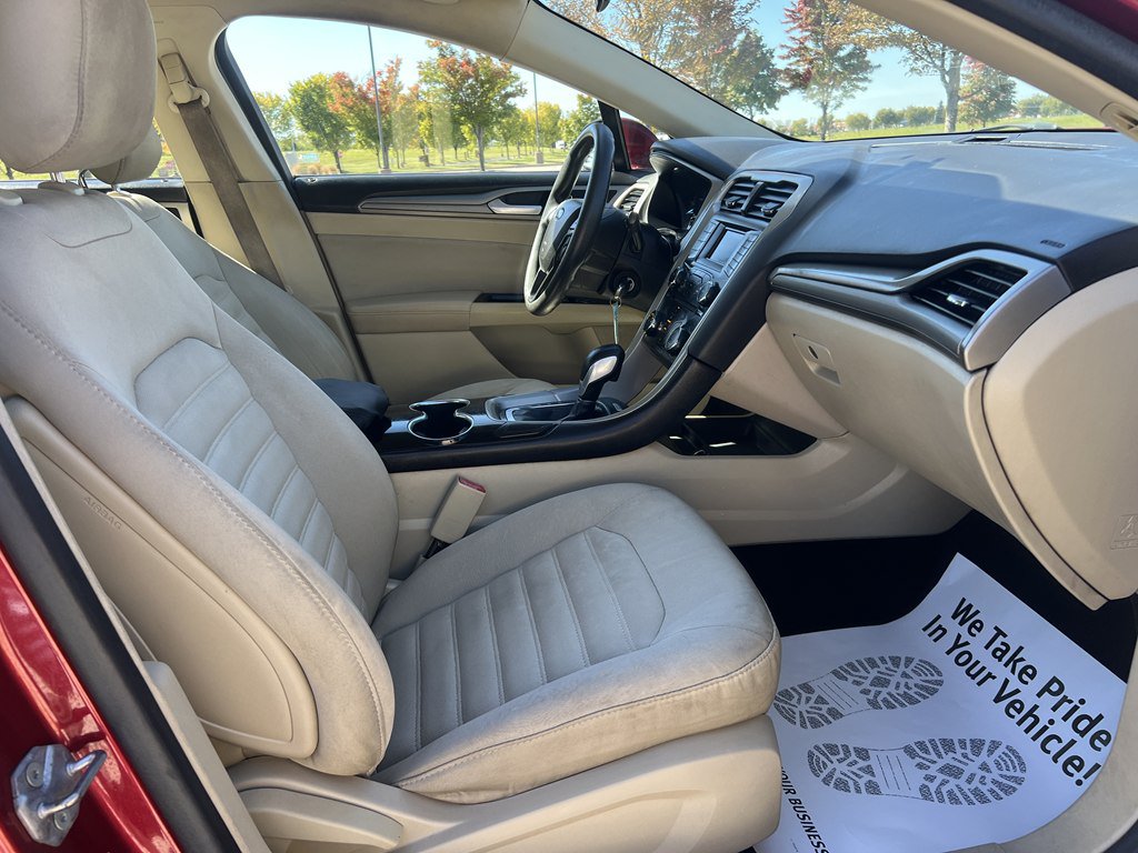 Used 2014 Ford Fusion SE FWD image 11