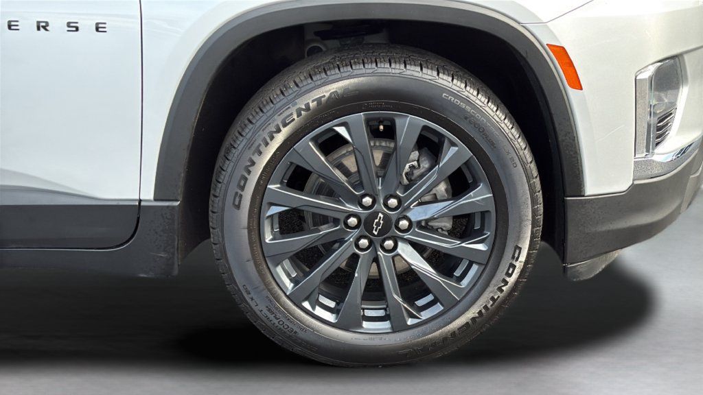 Used 2022 Chevrolet Traverse RS FWD image 15