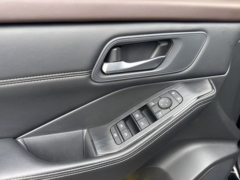 Used 2023 Nissan Rogue SV w/ SV Premium Package image 26