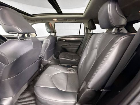 Used 2022 Toyota Highlander Platinum FWD image 31